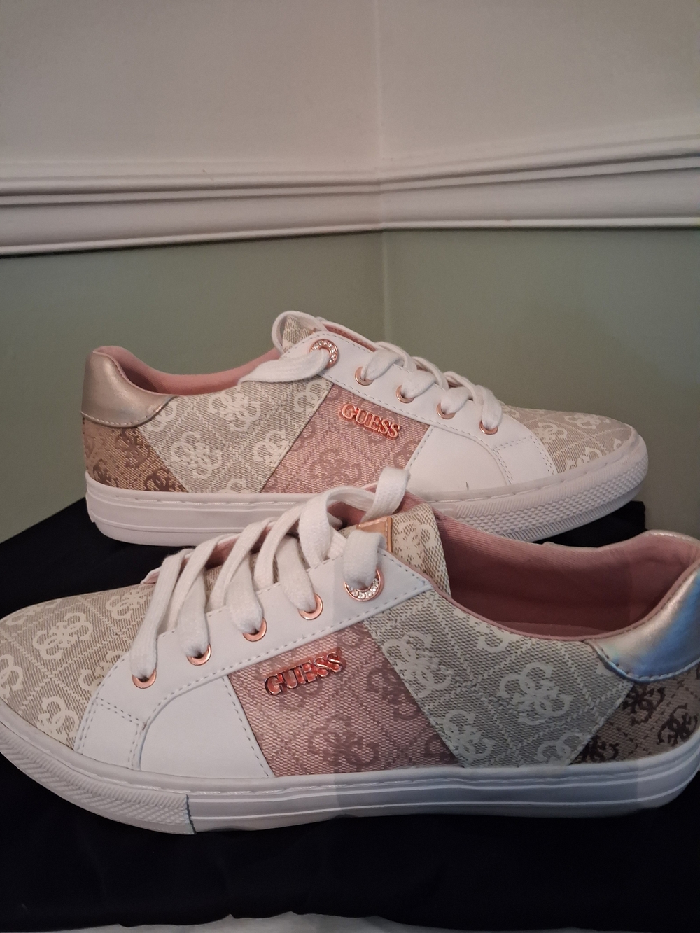 GUESS Women's Pink Logo Low-Top Sneakers